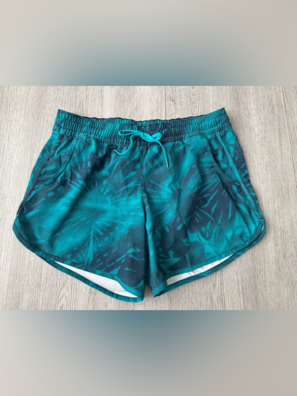 Columbia Womens Sandy River Stretch Black/Teal Shorts Medium M Ins 5"